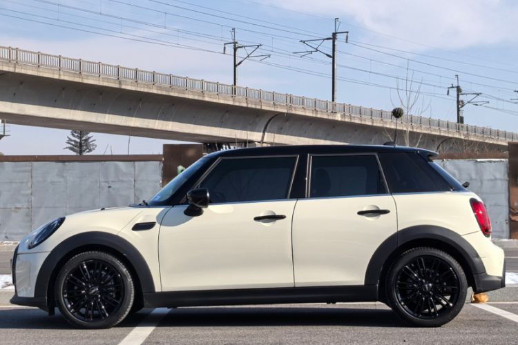 Used  MINI 2022 Updated 1.5T COOPER Artist Five-Door Edition
