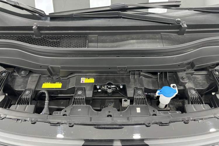 Used XPeng X9 2024 702 Ultra-Long Range Max
