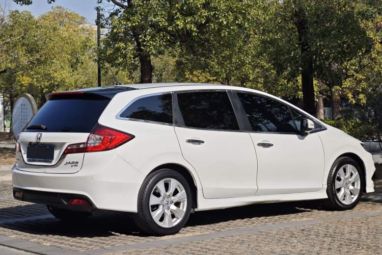 Used Honda Jade 2014 1.8L CVT Luxury Edition 5 seats
