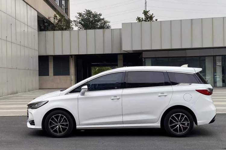 Used BYD Song MAX 2017 1.5T Manual Smart Connect Luxury 7-Seater
