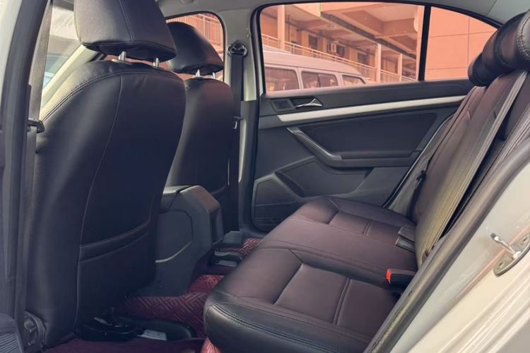 Used Volkswagen Lavida 2015 1.6L Manual Fashion Edition
