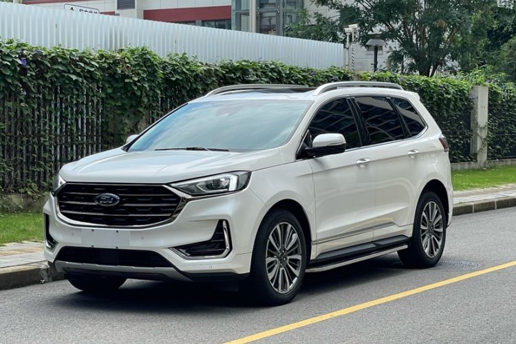 Used Ford Edge 2021 PLUS EcoBoost 245 Two-Wheel-Drive Titanium 7-Seater
