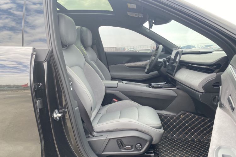 Used Lynk & Co 08 EM-P 2023 120km Long-Range Pro