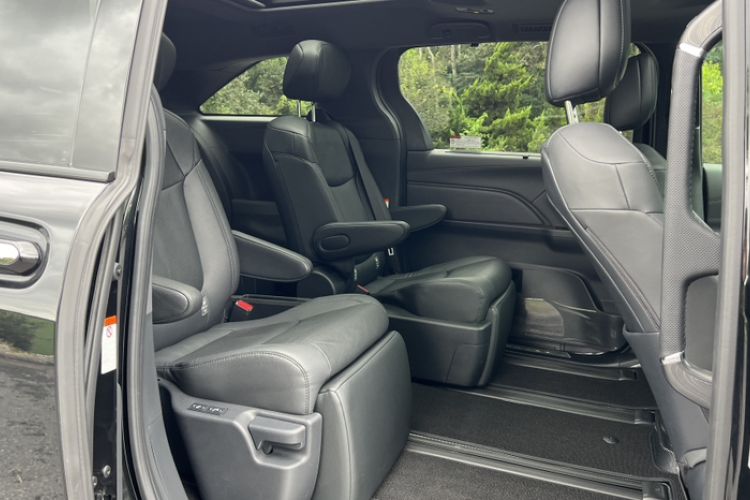 Used Toyota Granvia 2024 2.5L Hybrid Prestige PLUS Four-Wheel Drive Version
