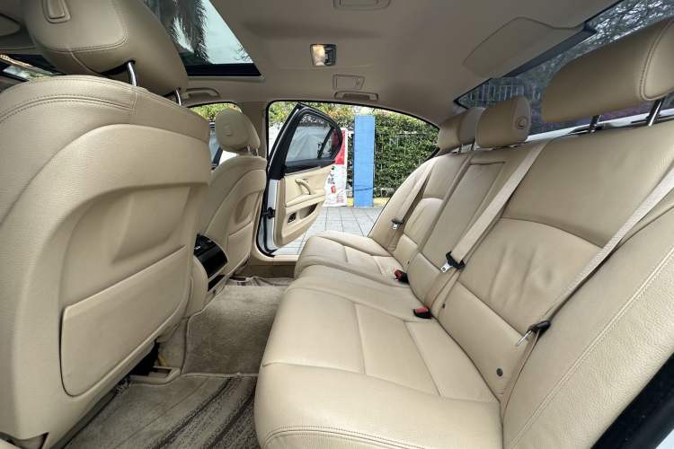 Used BMW 5 Series 2014 520Li Elegant Model
