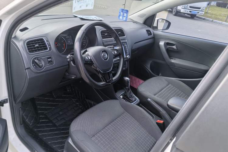 Used Volkswagen Polo 2016 1.6L Automatic Comfort Model