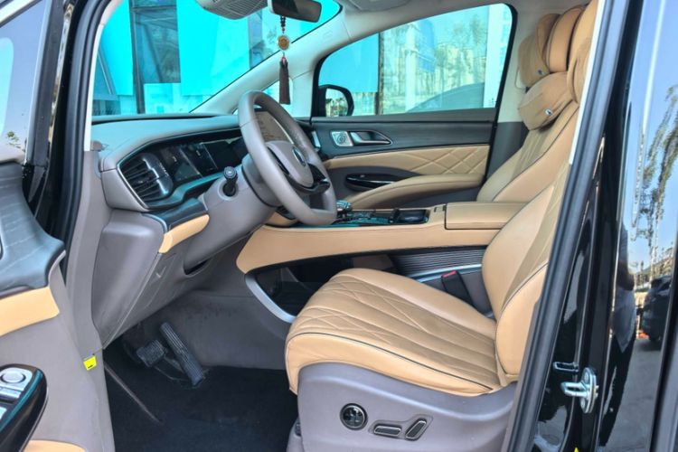 Used Denza D9 2022 DM-i 970 Four-Wheel Drive Flagship Model
