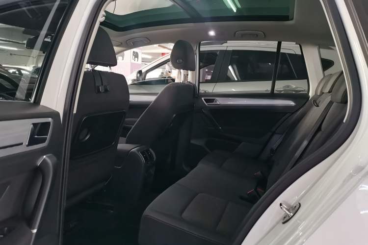 Used Volkswagen Golf Sportsvan 2016 230TSI Manual Entry-Level Trim
