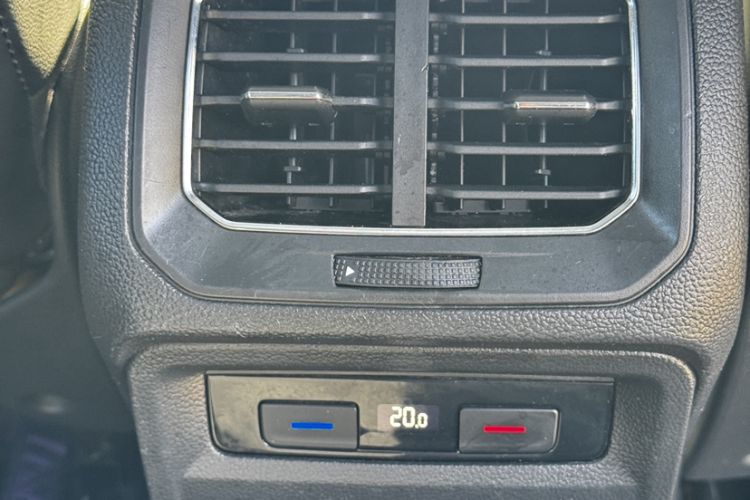 Used Volkswagen Tiguan L 2019 330TSI Automatic Two-Wheel Drive Panoramic Comfort Edition China VI Standard
