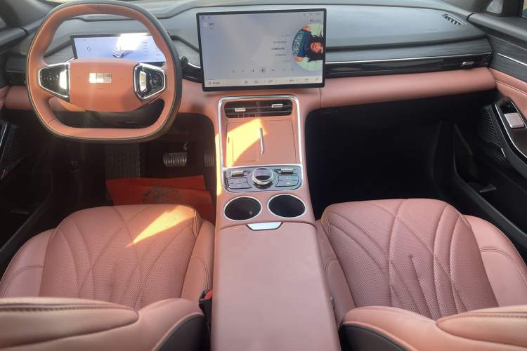 Used  L6 2025 EM-i 140km Starship Edition
