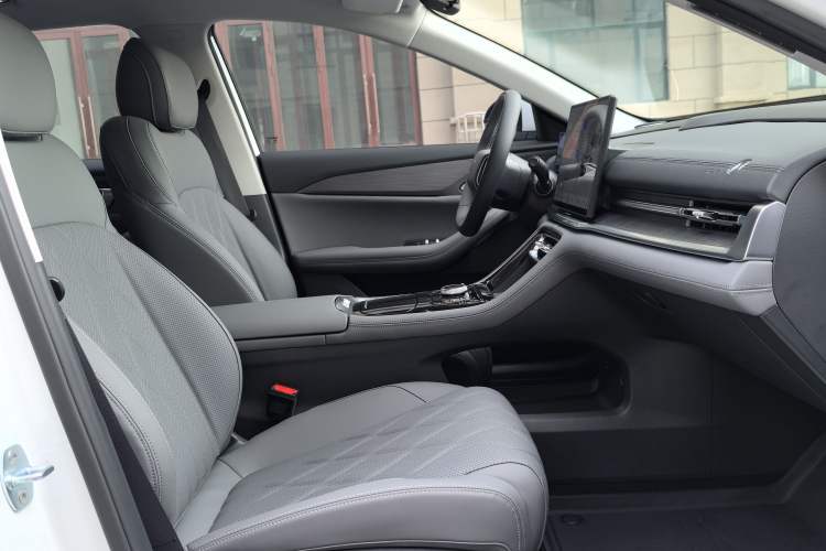 Used  Galaxy A7 2025 Model EM-i 70km Luxury Edition
