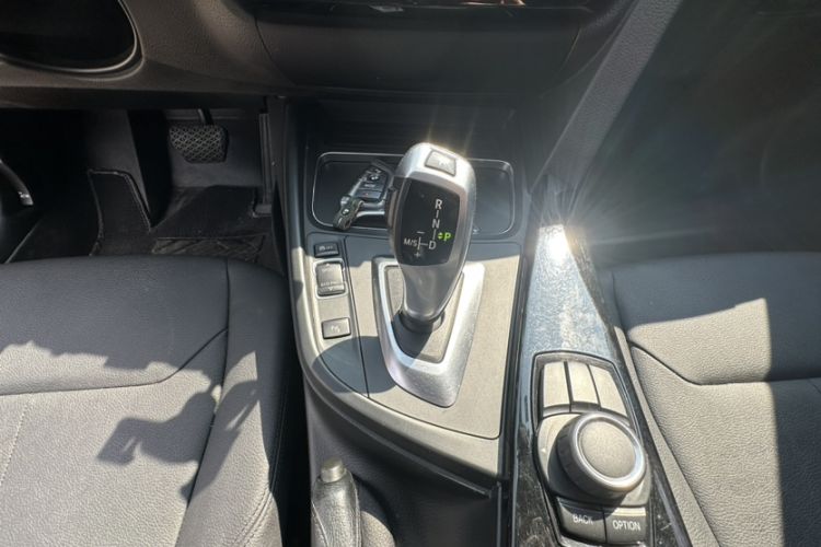 Used BMW 3 Series 2016 320Li Ambition Model
