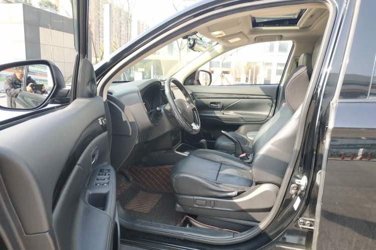 Used Mitsubishi Outlander 2018 2.0L Two-Wheel Drive Glory Edition 5 Seats