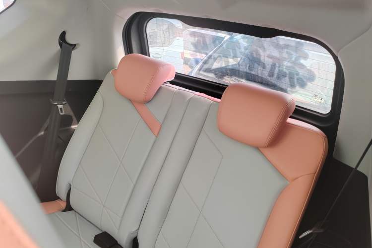 Used Chery Little Ant 2022 Updated Version Sweet Pink Edition Full-Sugar Version 30.6 kWh 30 kW 301 km
