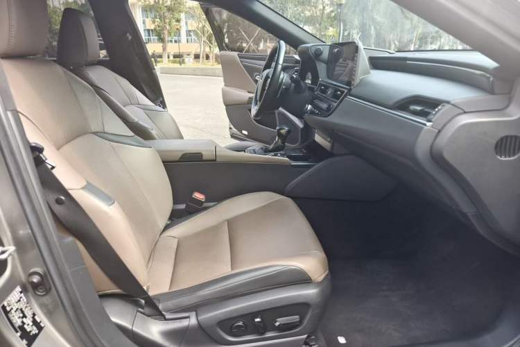 Used Lexus ES 2022 200 Excellence Edition
