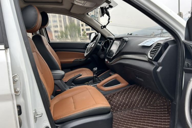 Used Oshan CX70 2017 Facelifted CX70T 1.5T Manual High-Performance Edition
