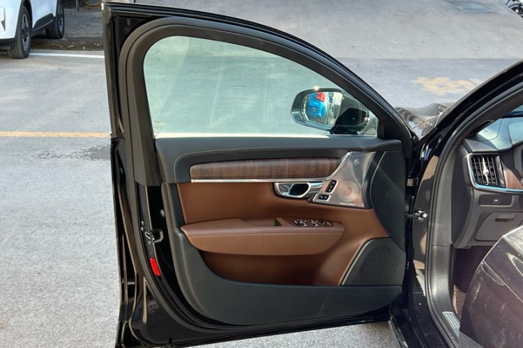 Used Volvo S90 2025 B5 Zhiya Luxury Edition
