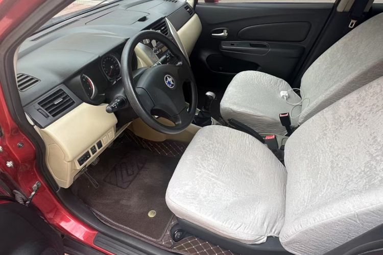 Used Venucia R50 2013 1.6L Manual Fashion Edition
