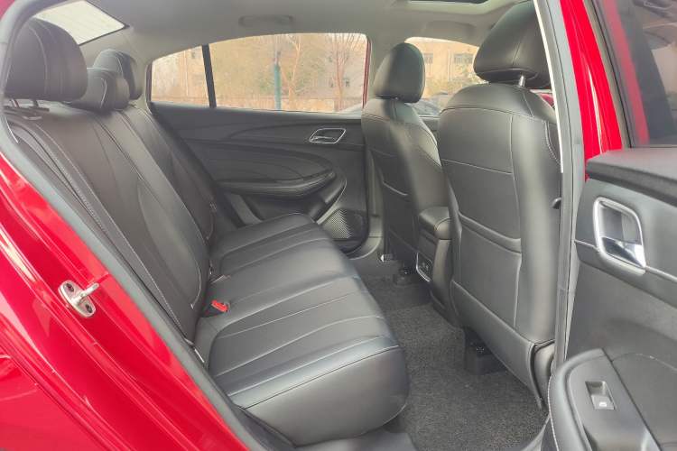 Used Roewe i5 2020 1.5L Automatic 4G Connect Luxury Flagship Edition
