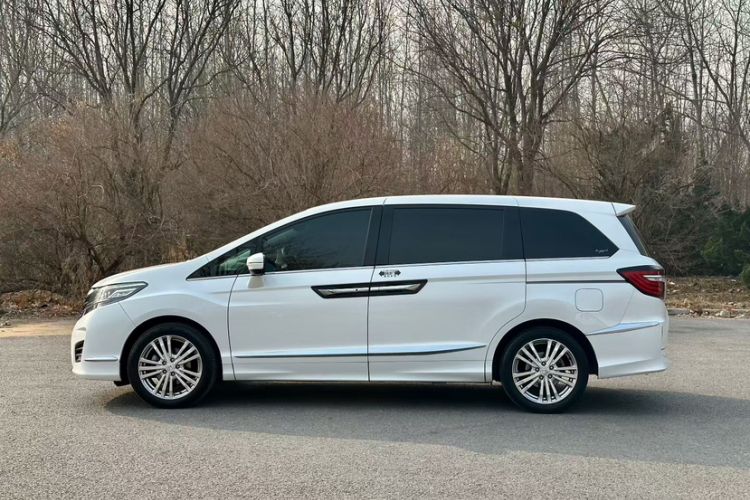 Used Honda Elysion 2016 2.4L Luxury Edition
