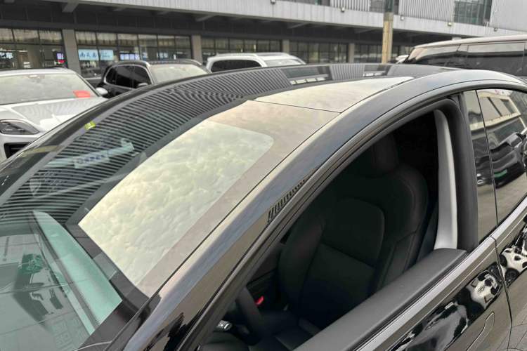 Used Tesla Model Y 2023 Rear-Wheel-Drive Version
