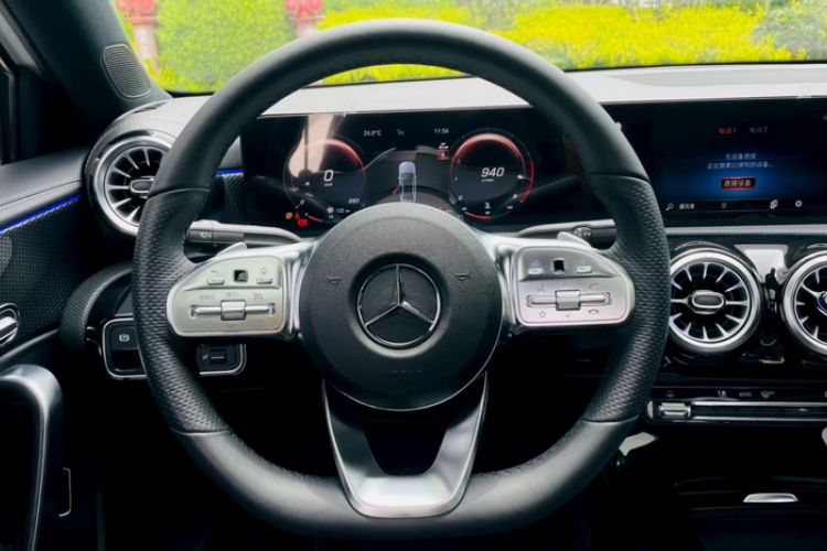 Used Mercedes-Benz A-Class 2022 Revised Version A 200 L Sport Sedan Fashionable Style
