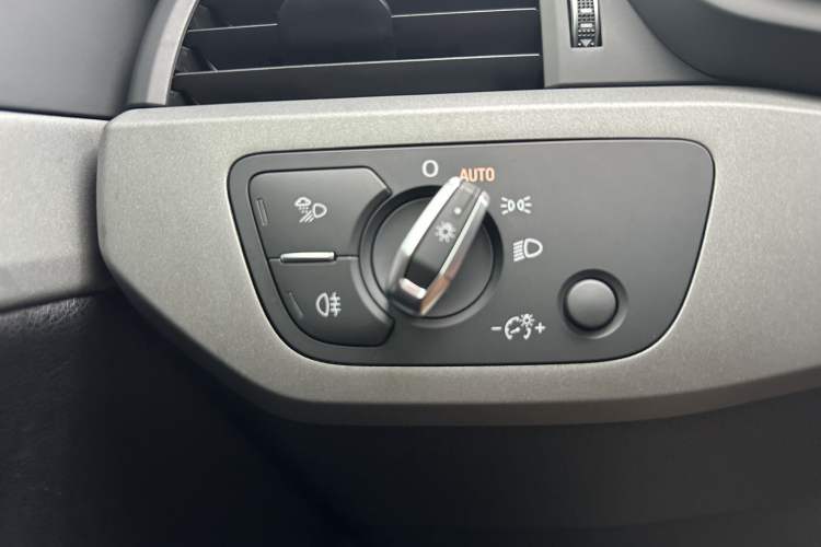 Used Audi A4L 2019 40 TFSI Ambition China VI
