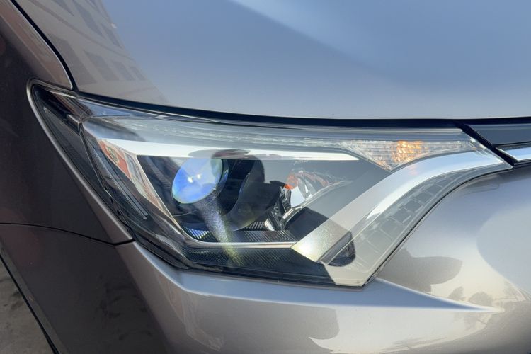 Used Toyota RAV4 2016 2.0L CVT Two-Wheel Drive Fashion Edition China V Standard
