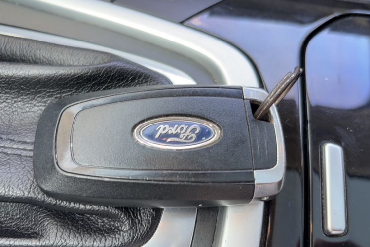 Used Ford Edge 2018 EcoBoost 245 Two-Wheel-Drive Platinum Edition 7-Seater China V Emission Standard
