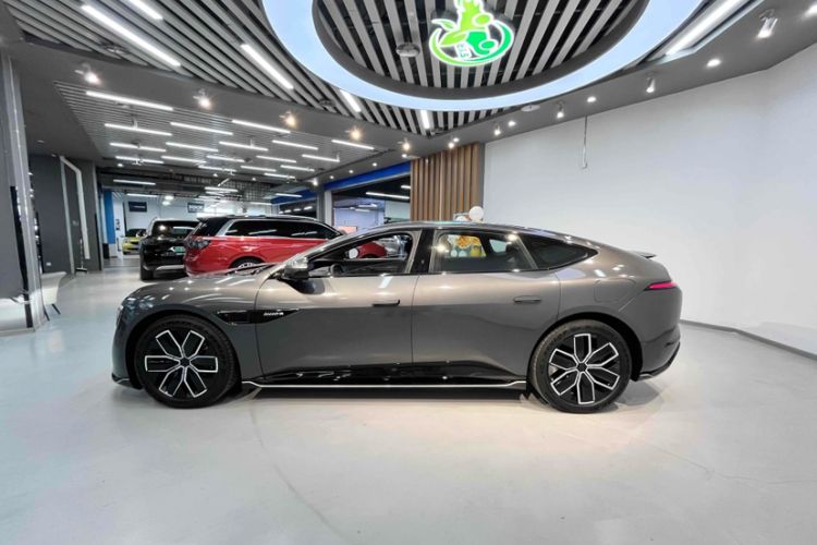 Used  12 2023 700 Three-Laser Rear-Wheel Drive Luxury Edition
