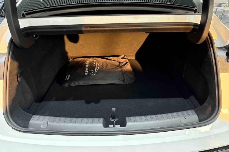 Used  Galaxy 8 2025 130km EM-i Deluxe Edition
