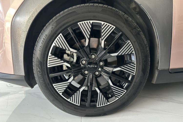 Used AION Y 2022 70 Tech Edition Lithium Iron Phosphate
