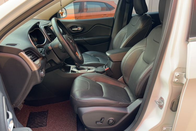 Used  Cherokee 2016 2.4L Leading Edition
