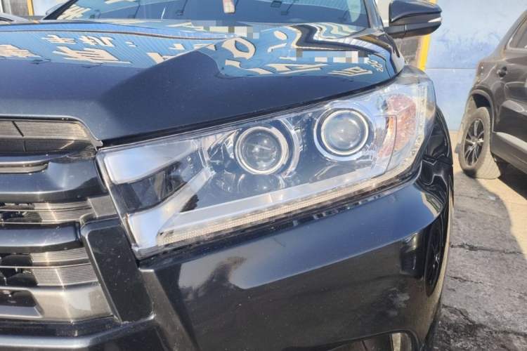 Used Toyota Highlander 2018 2.0T Four-Wheel Drive Prestige Version 7 Seats China VI Standard
