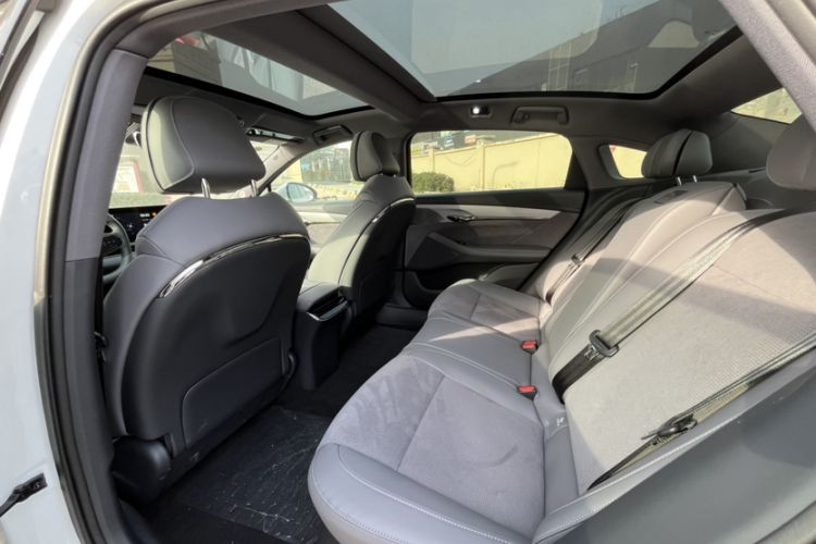 Used VOYAH PASSION 2024 PHEV Four-Wheel Drive Ultra-Long Range Flagship Model
