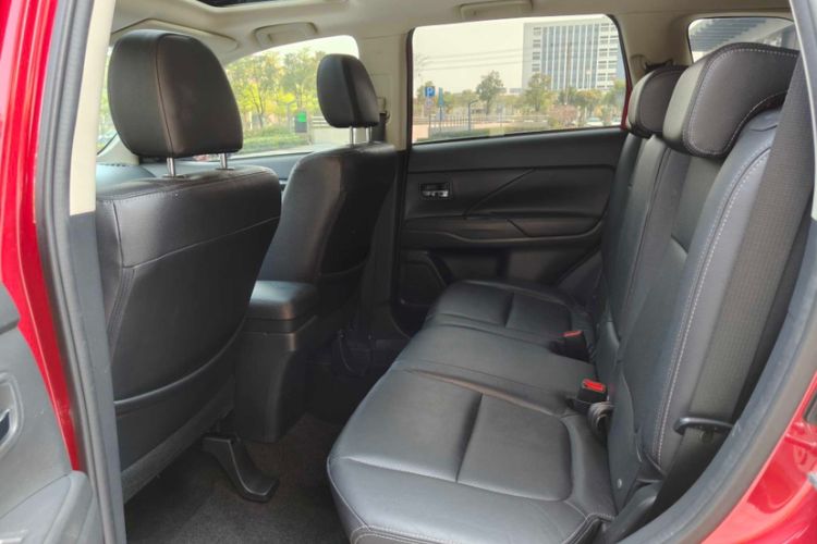 Used Mitsubishi Outlander 2018 2.0L Two-Wheel Drive Glory Edition 5 Seats
