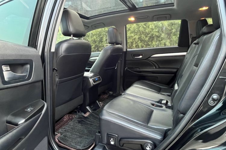 Used Toyota Highlander 2018 2.0T Four-Wheel Drive Prestige Version 7 Seats China VI Standard