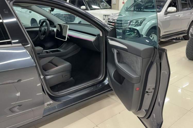 Used Tesla Model Y 2024 Long-Range All-Wheel-Drive Version
