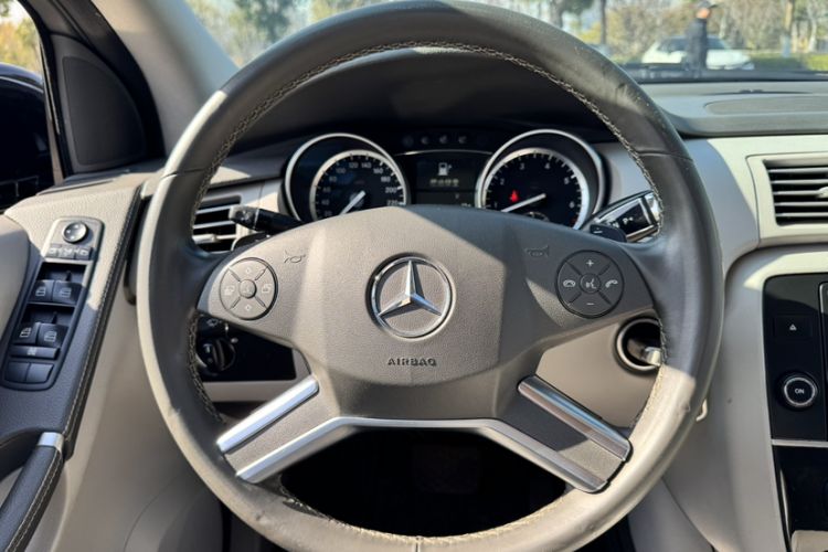 Used Mercedes-Benz R-Class 2017 R 320 4MATIC Business Edition Prestige Model
