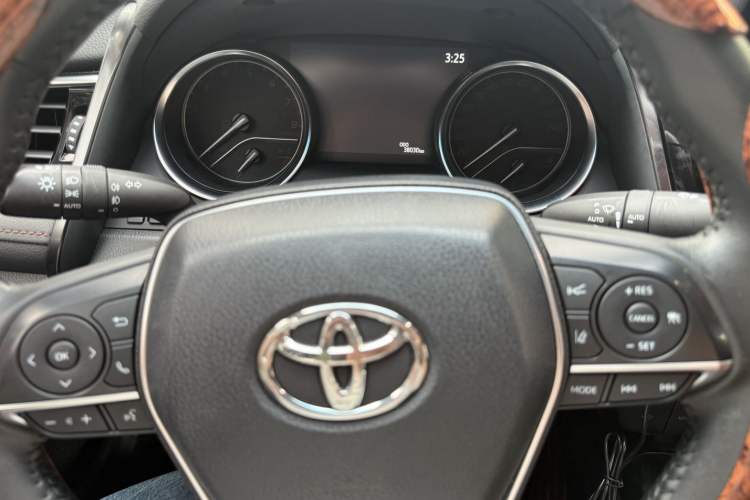 Used Toyota Camry 2021 2.0G Luxury Edition
