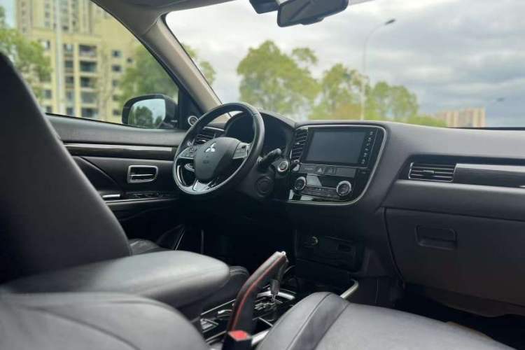 Used Mitsubishi Outlander 2018 2.0L Two-Wheel Drive Glory Edition 5 Seats