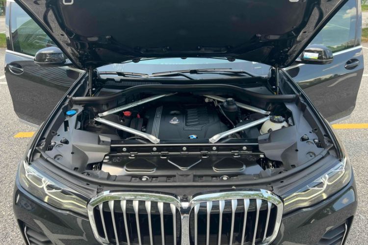 Used BMW X7 2022 xDrive40i Luxury Package with Leading Features
