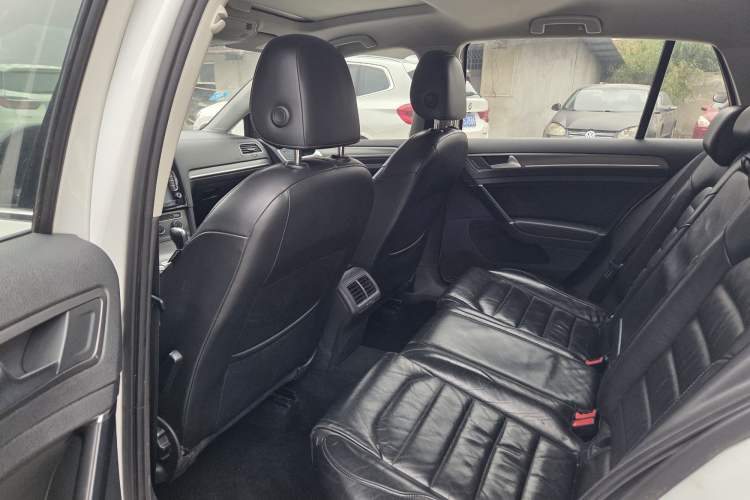 Used Volkswagen Golf 2015 1.4TSI Automatic Luxury Model
