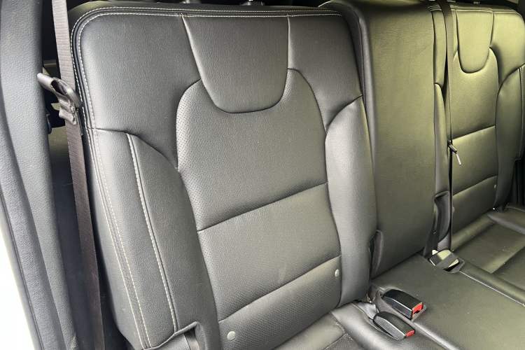 Used Dongfeng Fengon S560 2019 1.8L Manual Urban Model
