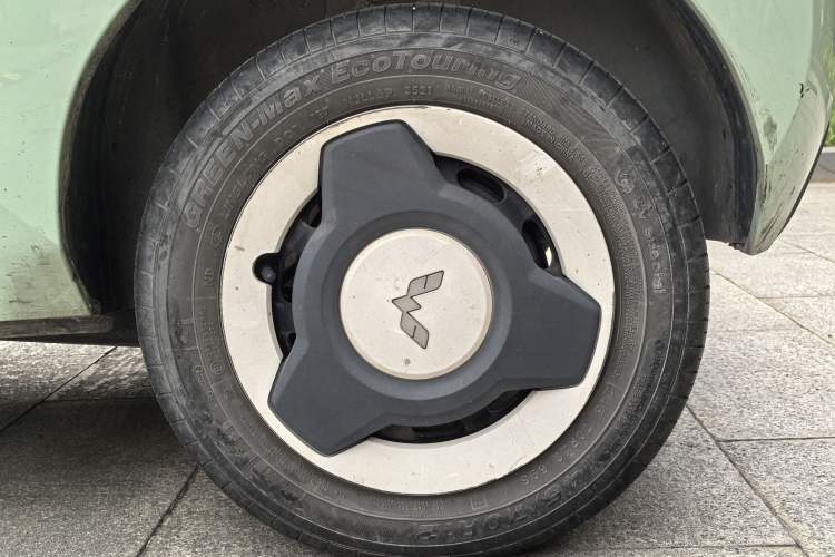 Used Wuling Hongguang MINIEV 2021 Macaron Sandwich Model 170 km Lithium Ternary
