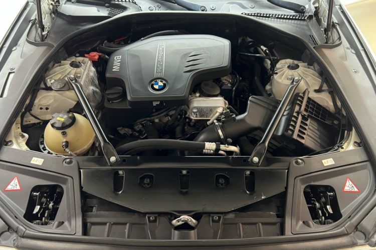 Used BMW 5 Series 2014 525Li Leading Model
