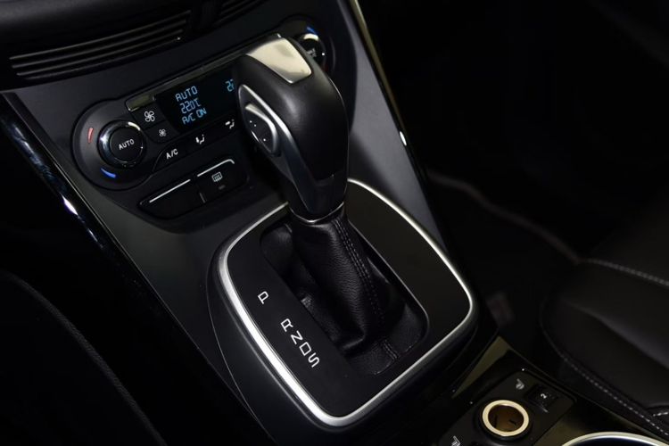 Used Ford Kuga 2015 2.0L GTDi Four-Wheel-Drive Sport Model
