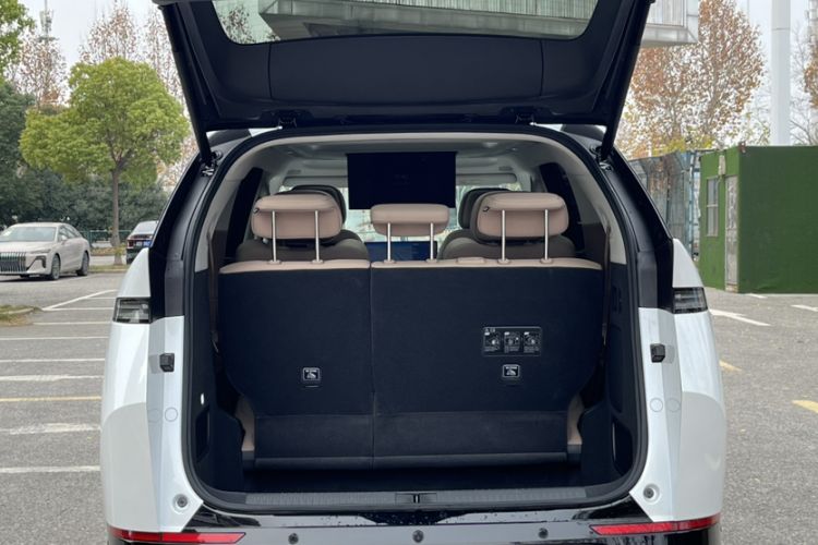 Used XPeng X9 2025 740 Ultra-Long Range Max
