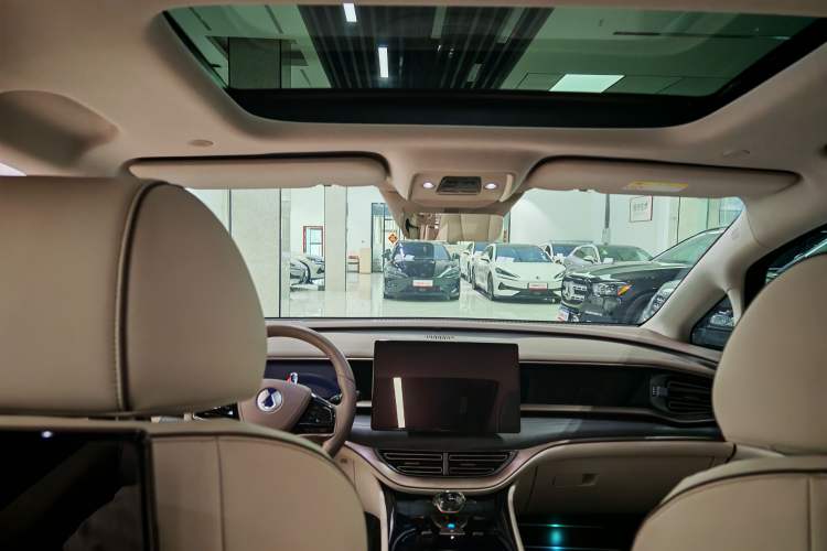 Used Denza D9 2022 DM-i 970 Four-Wheel Drive Prestige Model
