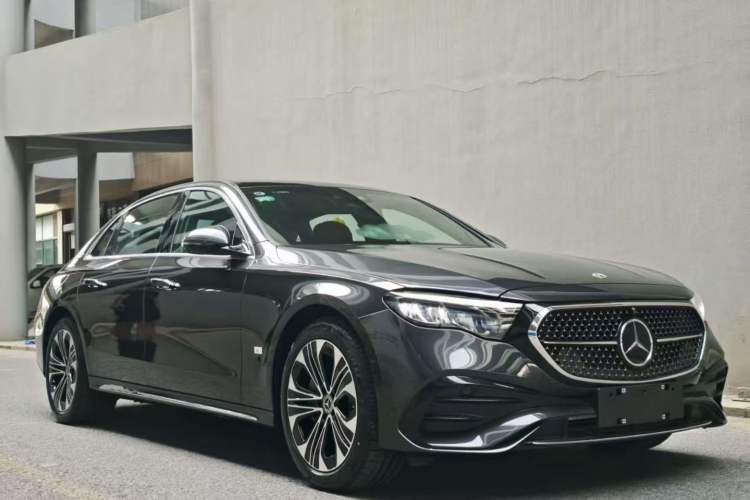 Used Mercedes-Benz E-Class New Energy 2024 E 350 e L Plug-in Hybrid Sports Sedan
